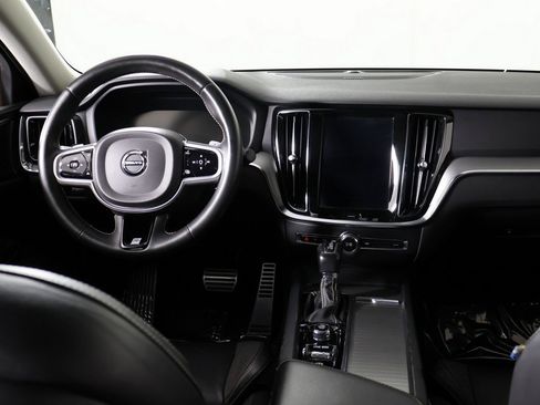 Used 2019 Volvo S60 T5 R-Design image 34