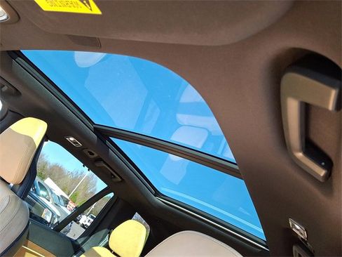 Used 2017 Volvo XC90 T6 Inscription w/ Vision Package image 12