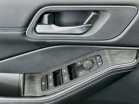 Used 2024 Nissan Rogue SV w/ SV Premium Package FWD image 21