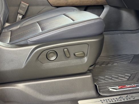 Used 2025 Chevrolet Silverado 2500 High Country w/ High Country Premium Package image 28