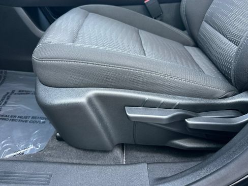 Used 2025 Chevrolet Equinox LT w/ Safety and Technology Package FWD image 13