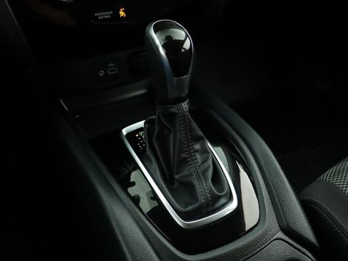 Used 2021 Nissan Rogue Sport SV image 18