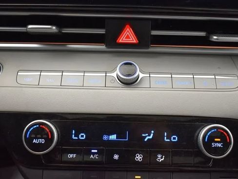 Used 2024 Hyundai Elantra Limited FWD image 33