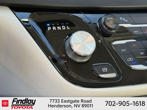 Used 2018 Chrysler Pacifica Touring-L FWD image 9