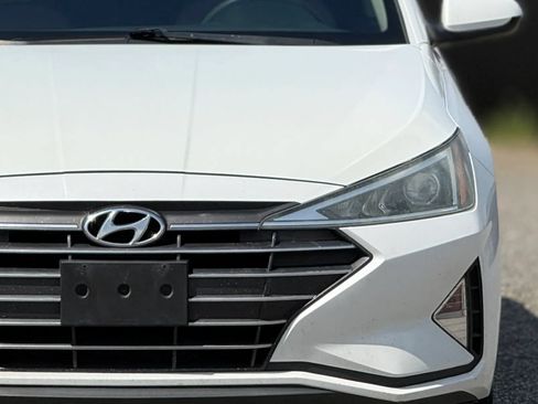 Used 2019 Hyundai Elantra SE FWD image 12