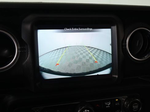 Used 2019 Jeep Wrangler Unlimited Sahara AWD/4WD image 6