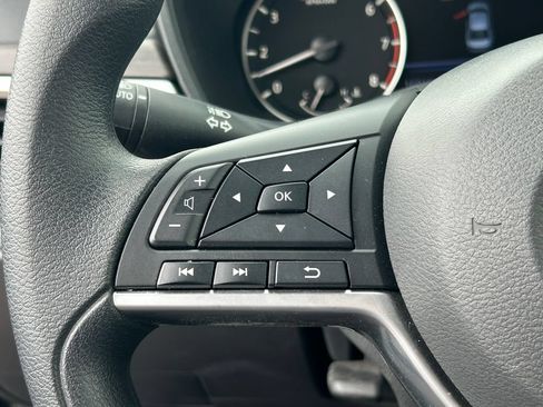 Used 2025 Nissan Altima 2.5 SV FWD image 17