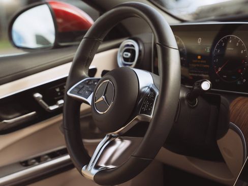 Used 2024 Mercedes-Benz CLE 300 4MATIC Cabriolet image 21