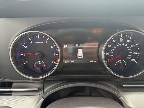 Used 2024 Kia Carnival LX image 15