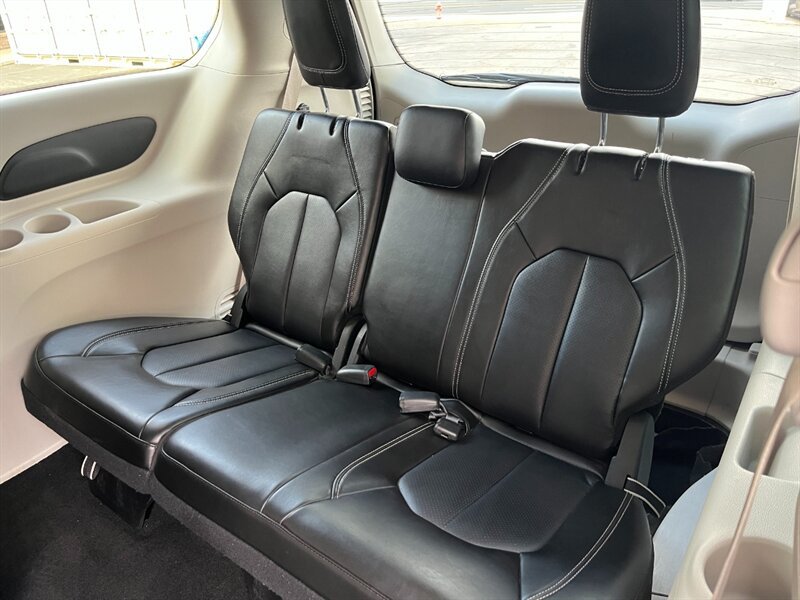 Used 2024 Chrysler Pacifica Touring-L FWD image 40