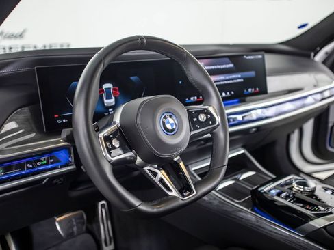 Used 2023 BMW i7 xDrive60 AWD/4WD image 23