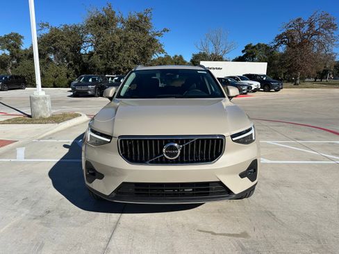 Used 2025 Volvo XC40 B5 Ultra w/ Protection Package Premier image 6