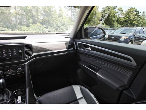 Used 2023 Volkswagen Atlas SE w/ Panoramic Sunroof Package FWD image 8