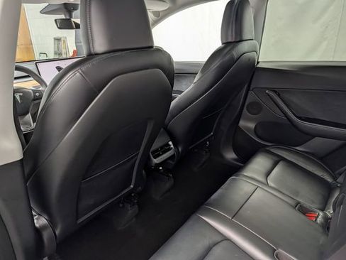 Used 2022 Tesla Model Y Long Range image 13