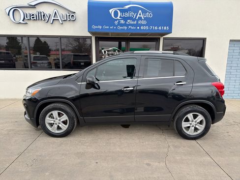 Used 2019 Chevrolet Trax LT w/ LT Convenience Package image 1