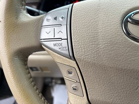 Used 2010 Toyota Avalon Limited image 8