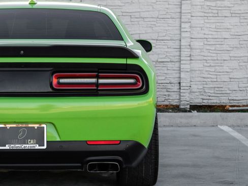 Used 2015 Dodge Challenger R/T Scat Pack w/ Leather Interior Group image 37