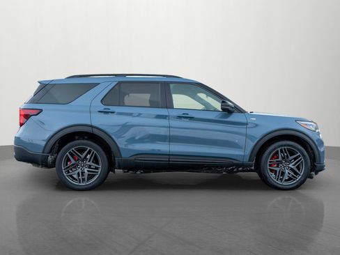 Used 2025 Ford Explorer ST-Line w/ Premium Package image 8