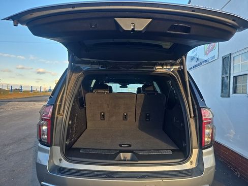 Used 2024 Chevrolet Suburban Premier image 20