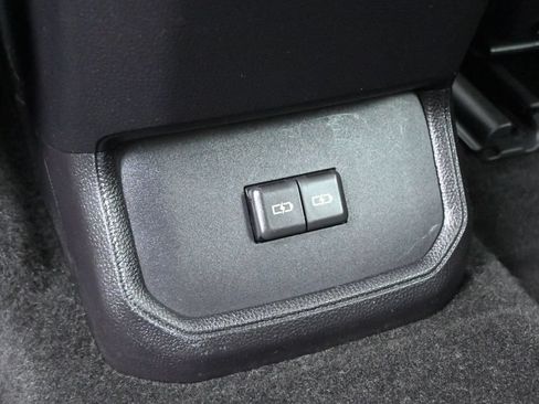 Used 2024 Toyota Highlander XLE AWD/4WD image 16