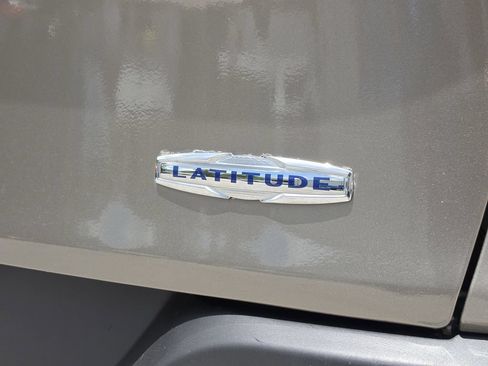 Certified 2018 Jeep Cherokee Latitude AWD/4WD image 10