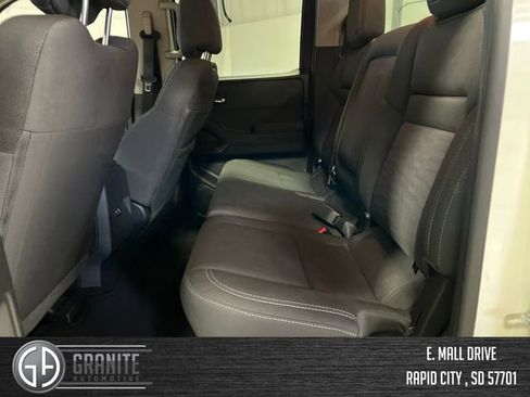 Used 2024 Nissan Frontier SV image 26