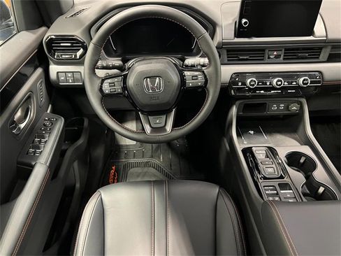 New 2025 Honda Pilot TrailSport image 18