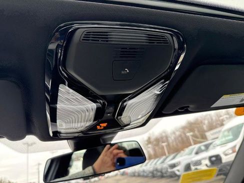 Used 2025 BMW 330i xDrive Sedan w/ Premium Package image 33