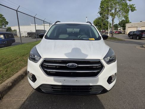 Used 2019 Ford Escape SE FWD image 2