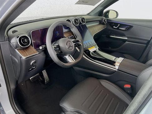 Used 2025 Mercedes-Benz GLC 300 GLC 300 image 10