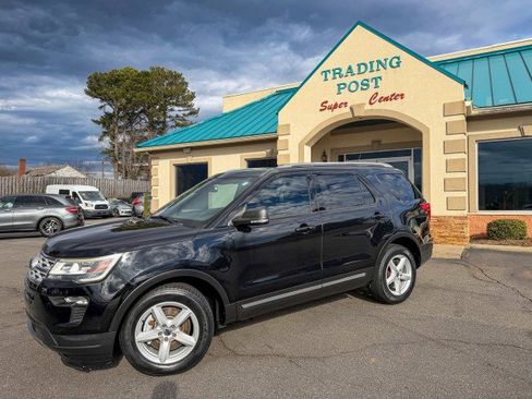 Used 2019 Ford Explorer XLT w/ Equipment Group 202A image 3
