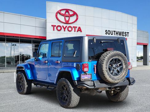 Used 2016 Jeep Wrangler Unlimited Sahara image 4