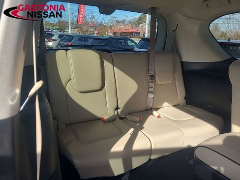 Used 2024 Nissan Armada Platinum w/ Captain's Chairs Package image 27