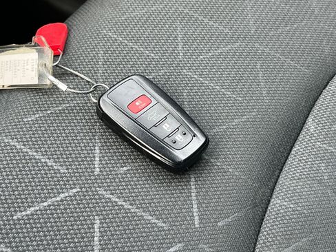 Used 2025 Toyota RAV4 XLE image 22