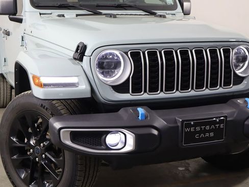 Used 2024 Jeep Wrangler Unlimited Sahara AWD/4WD image 48
