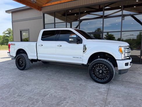 Used 2017 Ford F250 Platinum w/ Platinum Ultimate Package AWD/4WD image 12