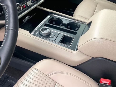 Used 2022 Ford Expedition Max XLT image 14