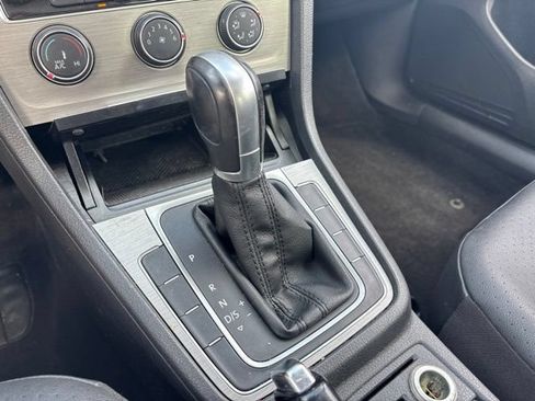 Used 2015 Volkswagen Golf 4-Door FWD image 22