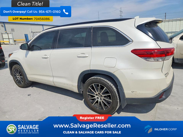 Used 2017 Toyota Highlander SE FWD image 3