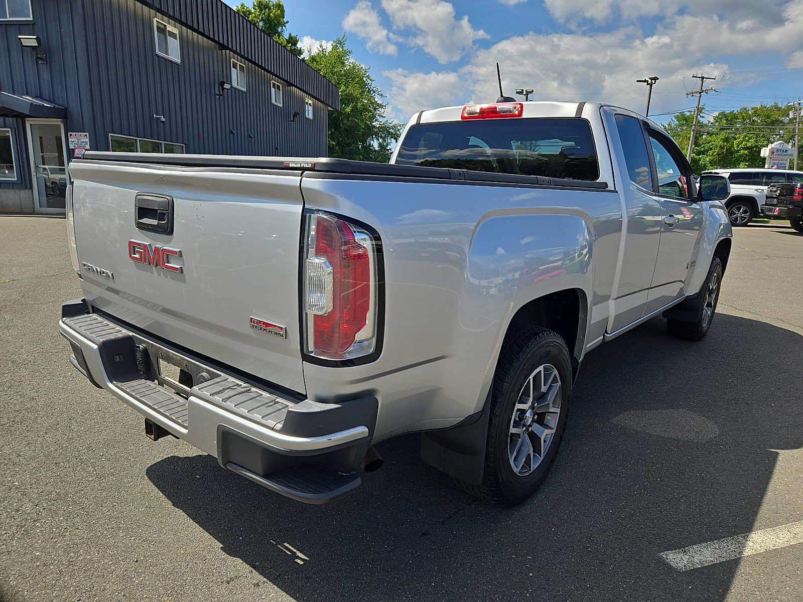 Used 2015 GMC Canyon SLE w/ All-Terrain Package AWD/4WD image 4