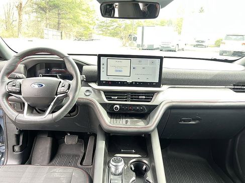 Used 2025 Ford Explorer ST-Line w/ Premium Package image 11