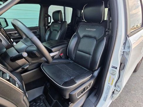 Used 2025 RAM 1500 Laramie AWD/4WD image 16