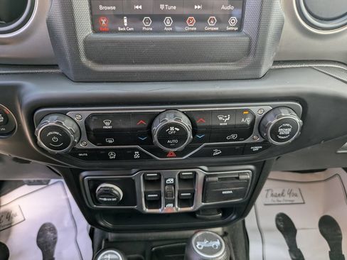 Used 2020 Jeep Wrangler Unlimited Sport AWD/4WD image 25