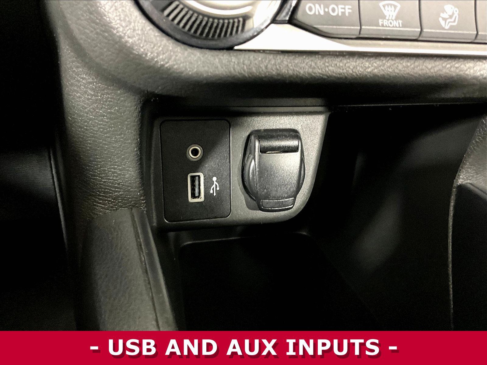 Used 2020 Nissan Versa SR w/ Convenience Package FWD image 16