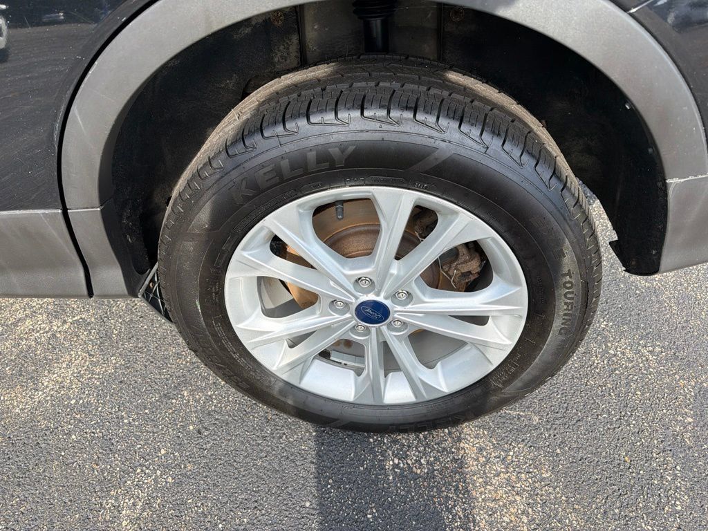 Used 2017 Ford Escape SE w/ Equipment Group 201A AWD/4WD image 4