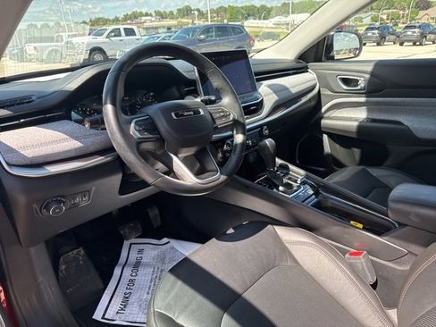 Used 2022 Jeep Compass Latitude image 2