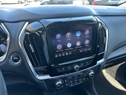 Used 2020 Chevrolet Traverse LT FWD image 4