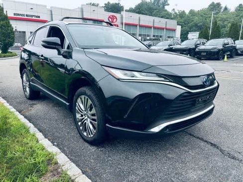 Used 2022 Toyota Venza XLE AWD/4WD image 3