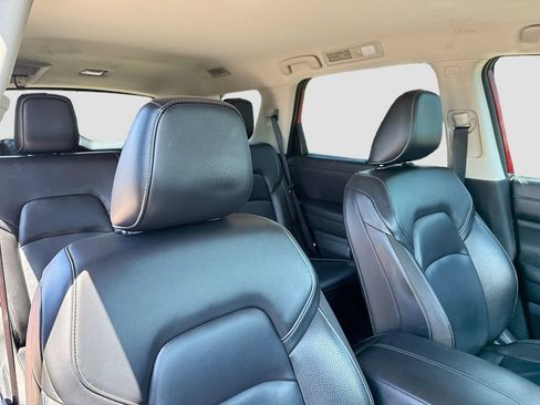 Used 2022 Nissan Pathfinder SL w/ SL Black Package FWD image 23