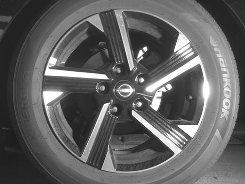 Used 2025 Nissan Sentra SV FWD image 14